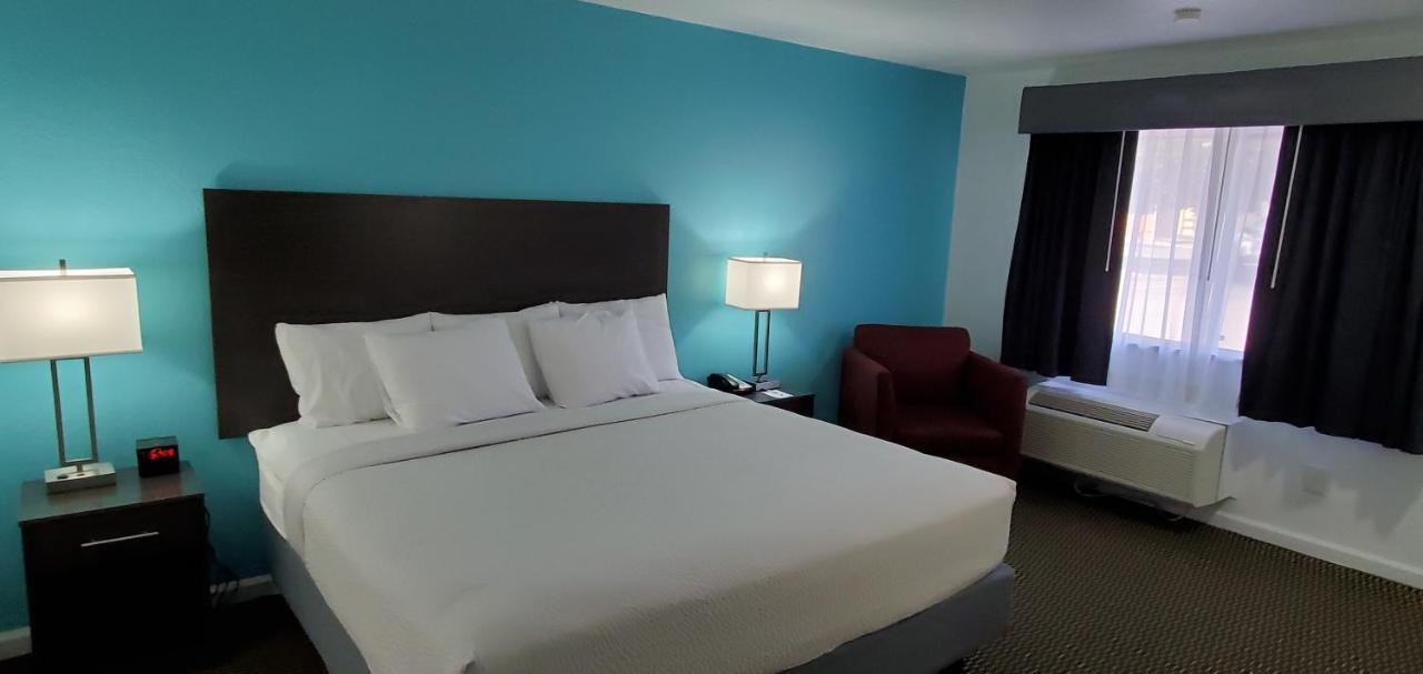 Travelodge By Wyndham Livonia Canton Novi Detroit Area Buitenkant foto