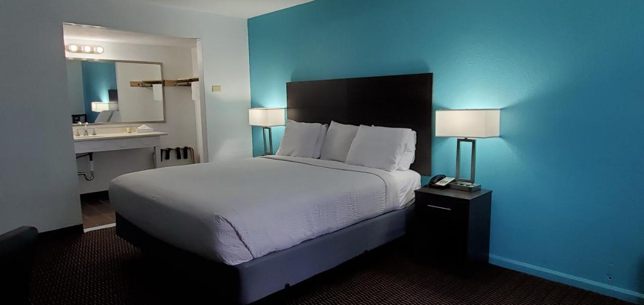 Travelodge By Wyndham Livonia Canton Novi Detroit Area Buitenkant foto