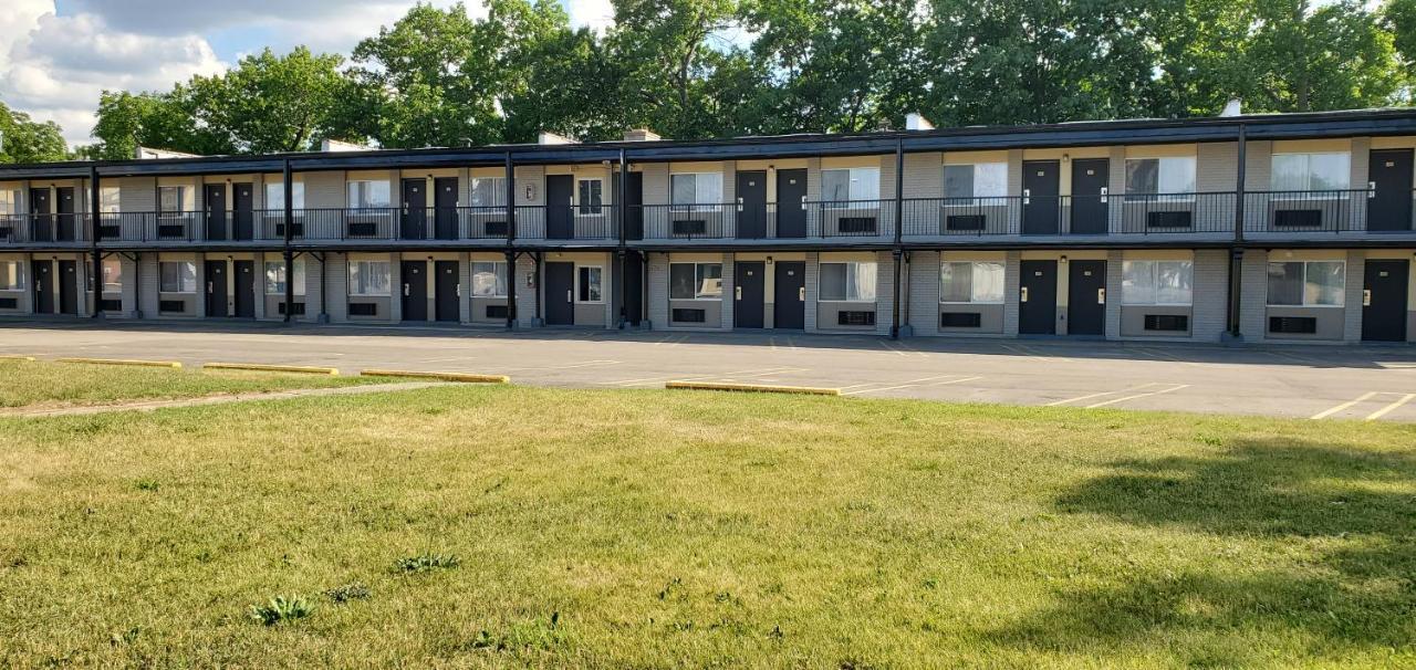 Travelodge By Wyndham Livonia Canton Novi Detroit Area Buitenkant foto