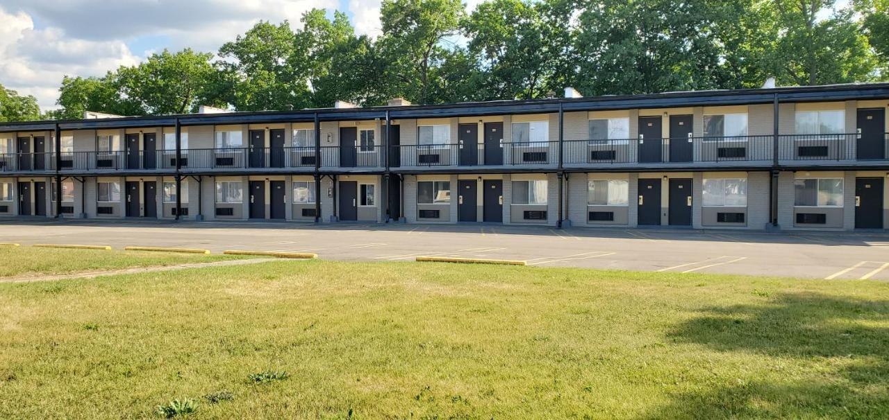 Travelodge By Wyndham Livonia Canton Novi Detroit Area Buitenkant foto