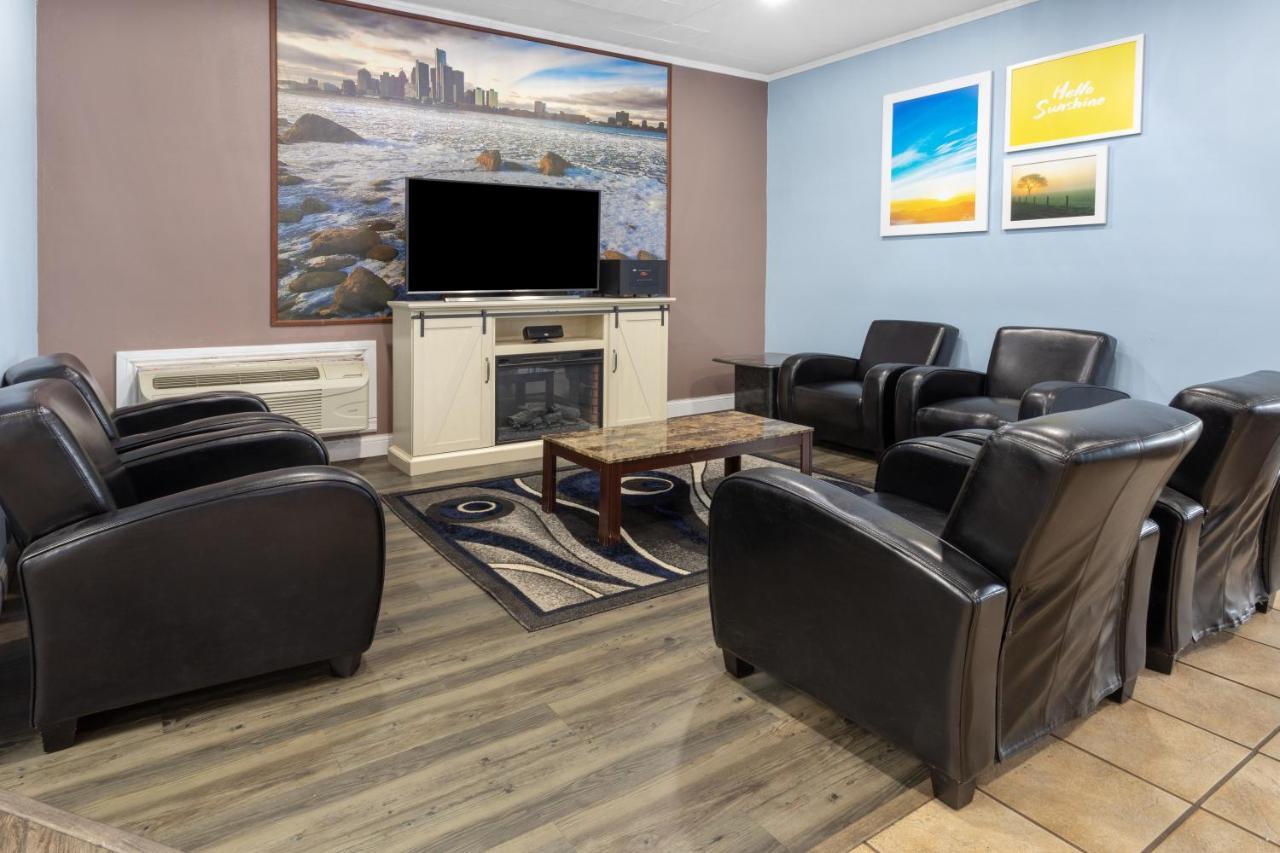 Travelodge By Wyndham Livonia Canton Novi Detroit Area Buitenkant foto