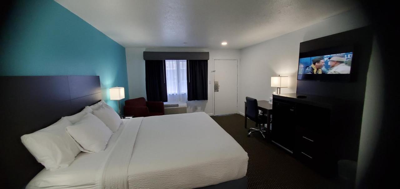 Travelodge By Wyndham Livonia Canton Novi Detroit Area Buitenkant foto