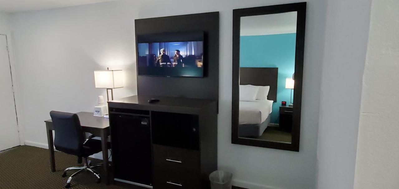 Travelodge By Wyndham Livonia Canton Novi Detroit Area Buitenkant foto