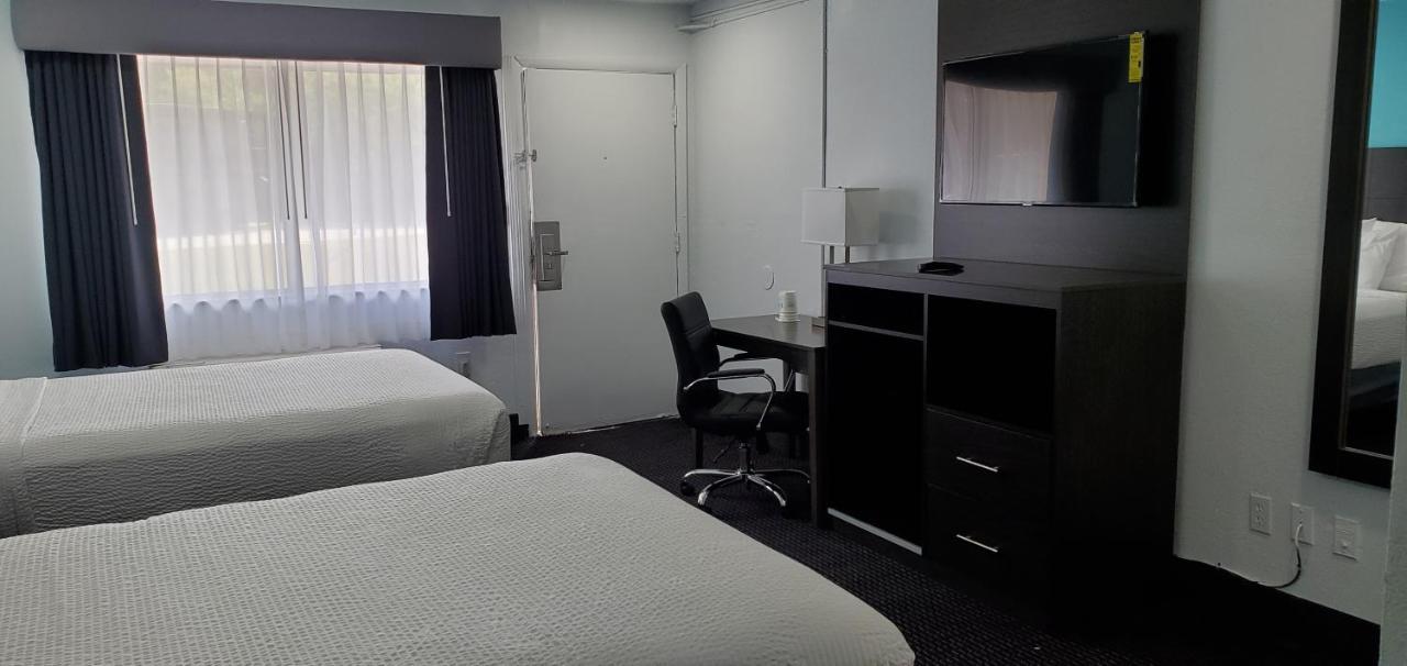 Travelodge By Wyndham Livonia Canton Novi Detroit Area Buitenkant foto