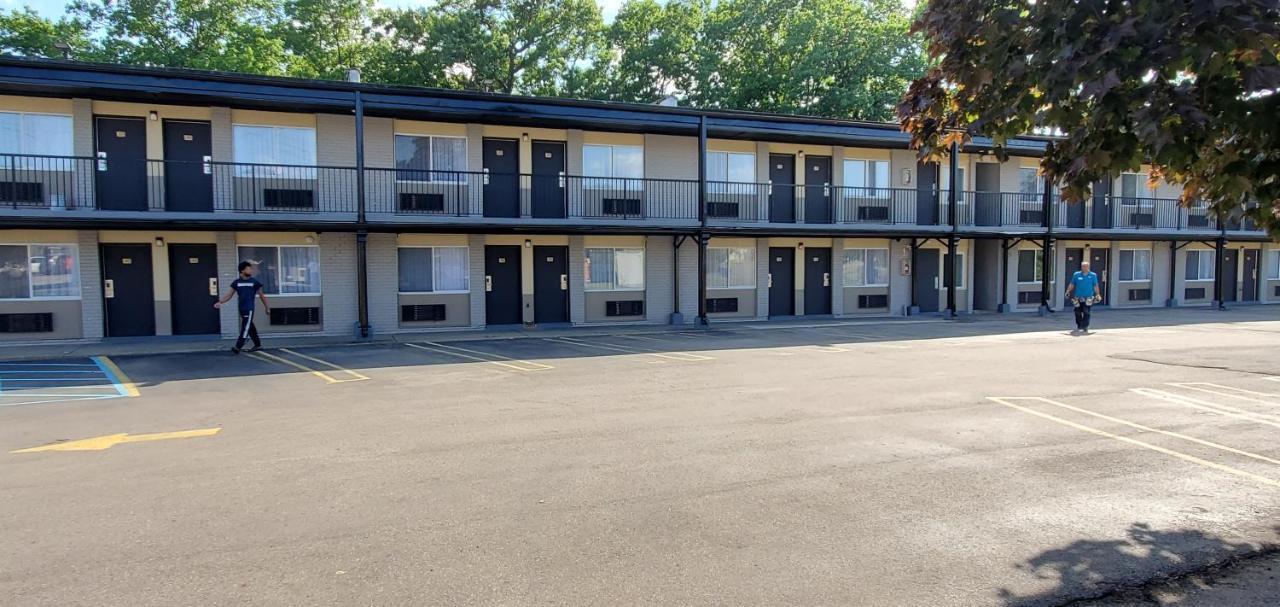 Travelodge By Wyndham Livonia Canton Novi Detroit Area Buitenkant foto