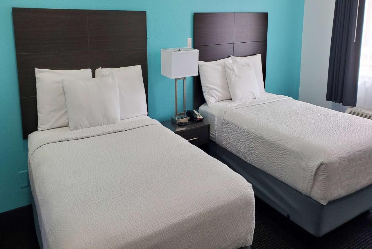 Travelodge By Wyndham Livonia Canton Novi Detroit Area Buitenkant foto